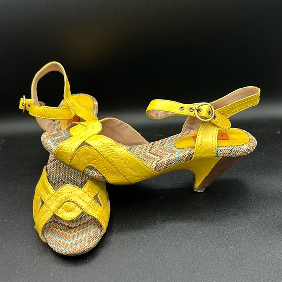 100% leather Miz Mooz Tricia Ankle Strap Sandal heels size 8 - Picture 1 of 5